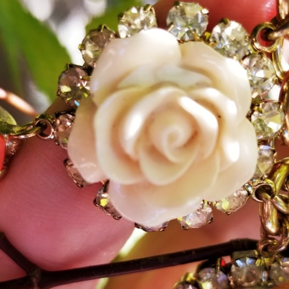 ANTHROPOLOGIE ▪︎ RingAroundRoses  Crystal NECKLACE - Picture 7 of 8